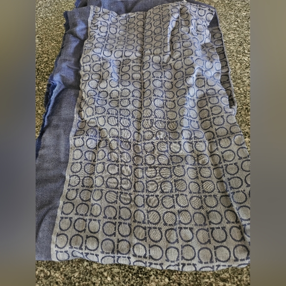 Salvatore ferragamo gancini scarf - Picture 3 of 3